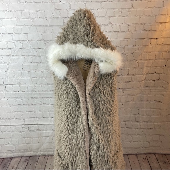 [Code] Fuzzy Vest - Picture 7 of 9